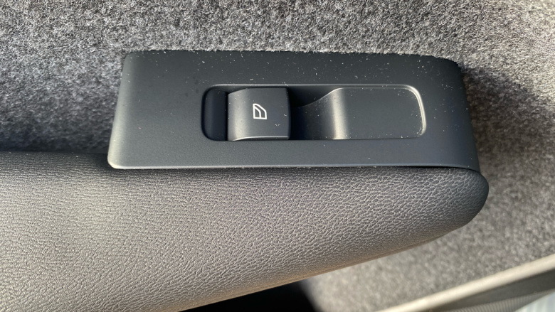 Volvo XC40 2.0 B4P Ultimate Dark 5dr Auto Petrol Estate